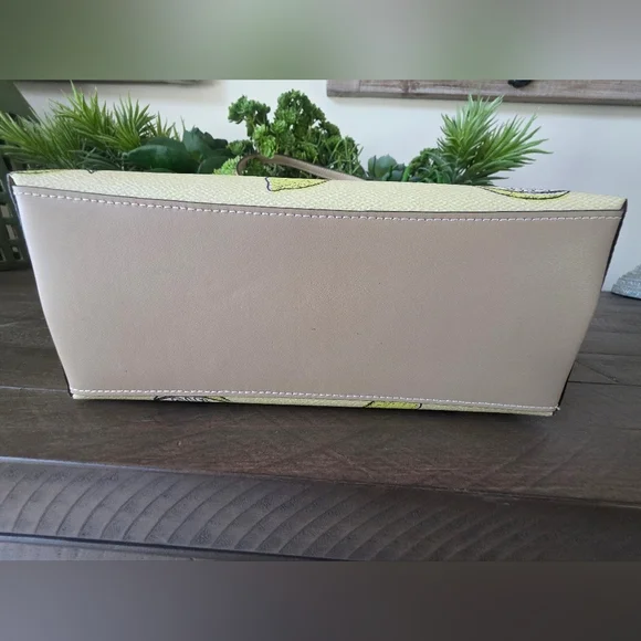 Coach Mollie Tote/Crossbody Lemon Print Coated Canvas With        Wristlet-NWT - Picture 13 of 16